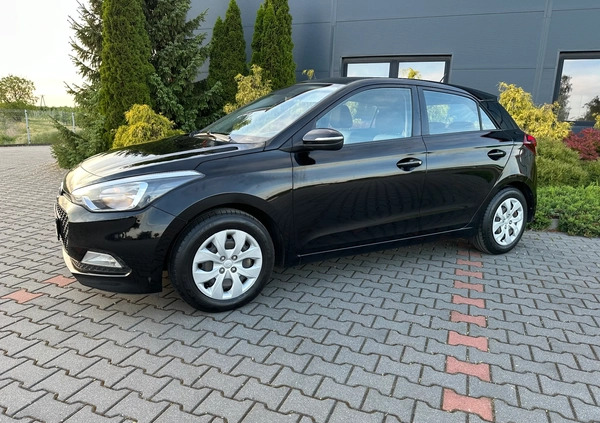 Hyundai i20 cena 32999 przebieg: 138193, rok produkcji 2017 z Warka małe 704